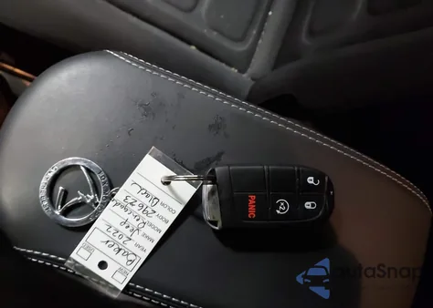 2022 Jeep Renegade Latitude 4X4 из США, поврежденный, VIN ZACNJDB18NPN78765